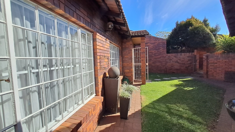 2 Bedroom Property for Sale in Langenhovenpark Free State